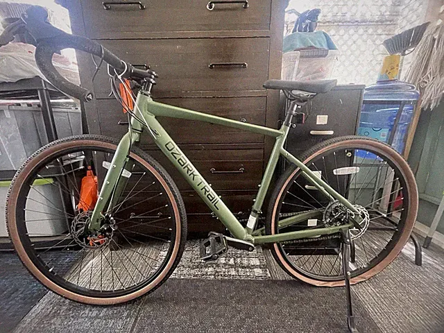 700C G.1 Explorer Flat Bar Gravel Bike, Medium Frame, Fits Riders 5'5" - 5'10"